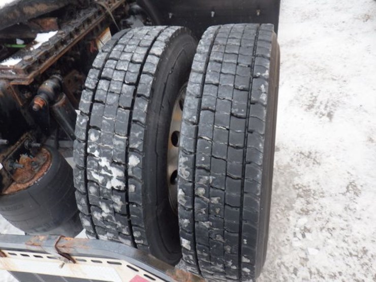 2020-freightliner-cascadia-116-image-8