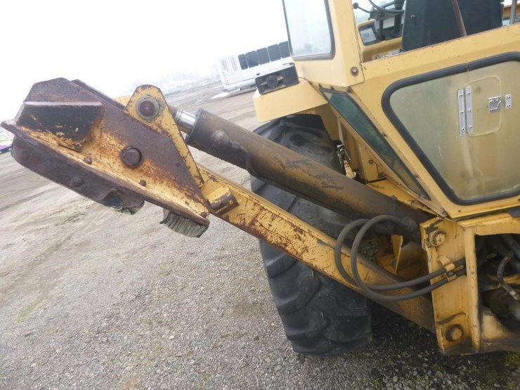 1986-ford-655a-image-11