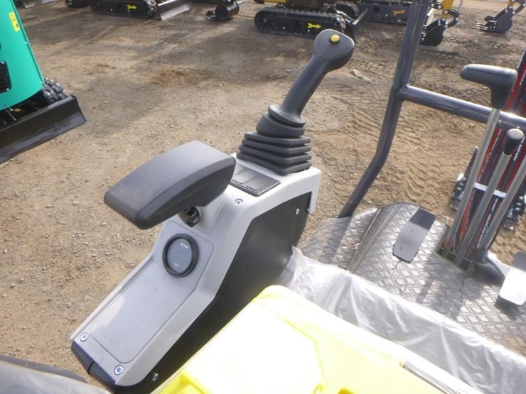 2025-agt-mx15rx-hydraulic-excavator-image-22