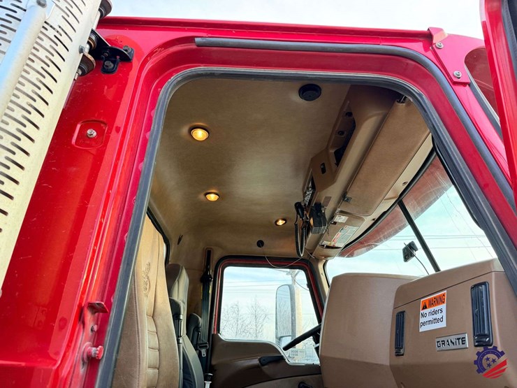 2018-mack-granite-gu713-image-35