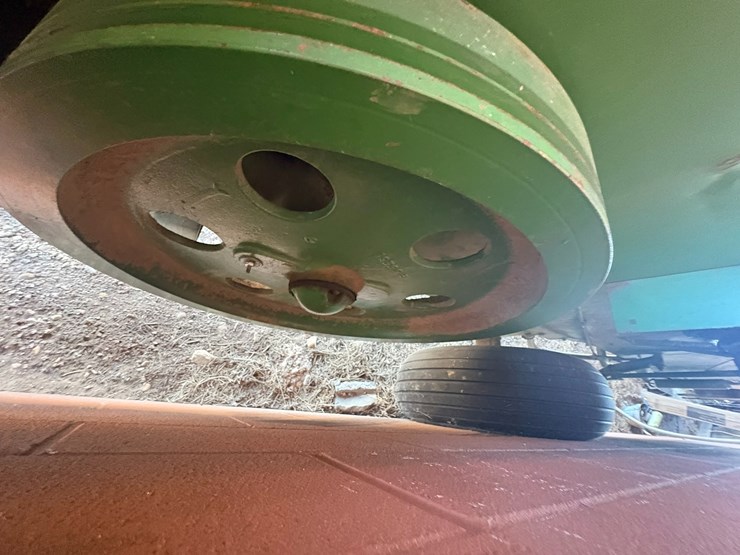 john-deere-336-image-9