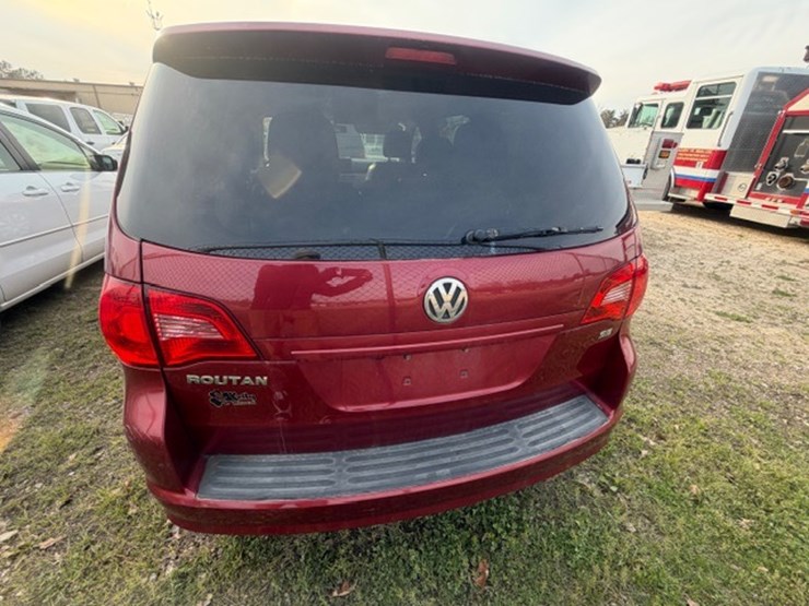 #31679-•-2012-vw-routan-image-6