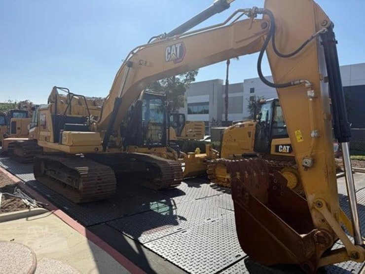 2021-caterpillar-320-image-2