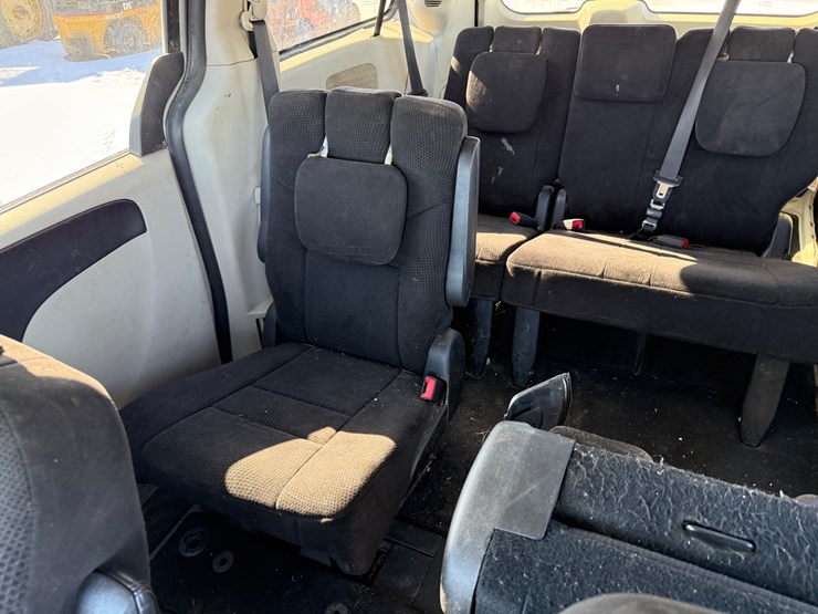 2014-dodge-grand-caravan-image-14