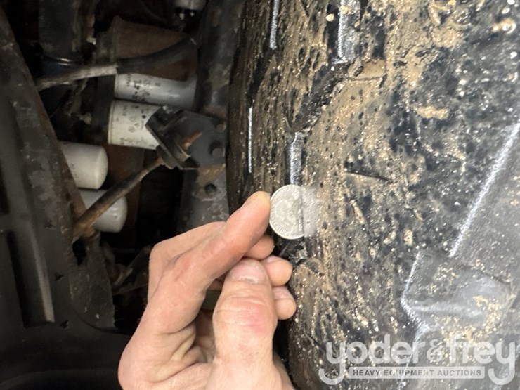 1999-mack-cl700-image-11