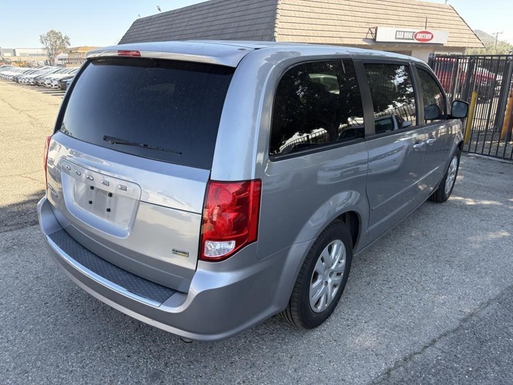 2014-dodge-grand-caravan-image-3
