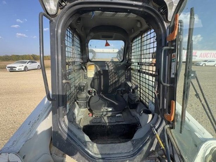 2022-bobcat-t770-image-9