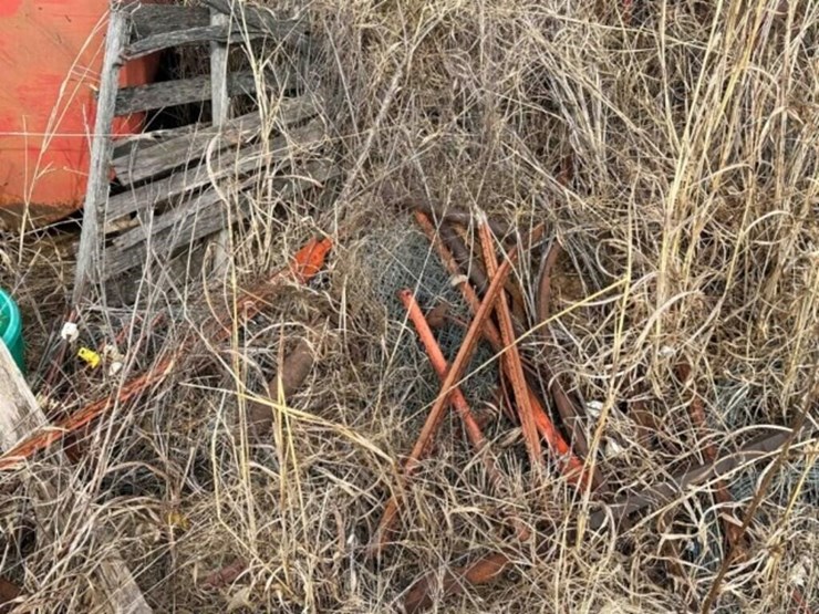 2-fuel-tanks-&-scrap-iron-image-8