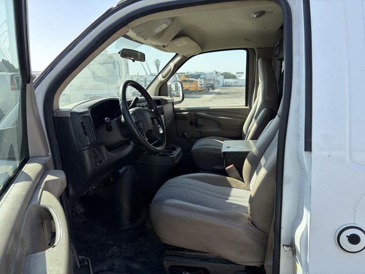 2006-utility-van-image-11