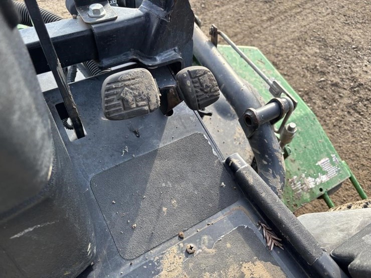 2016-john-deere-1600-turbo-image-22