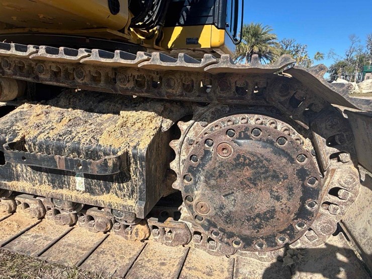 2020-caterpillar-320-image-21