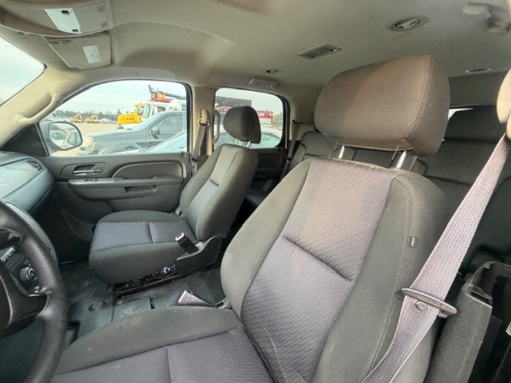 2012-chevrolet-tahoe-image-33