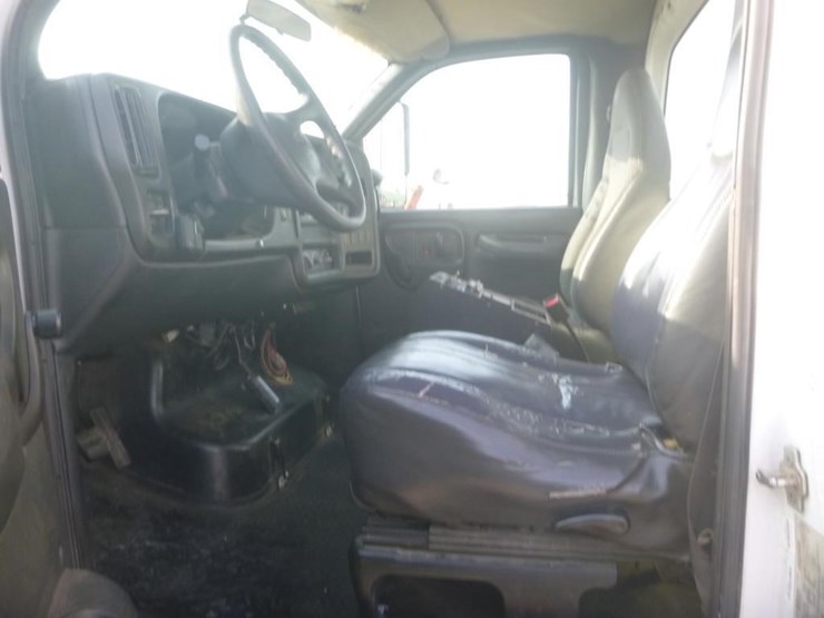 2005-chevrolet-4500-flatbed-truck-image-10