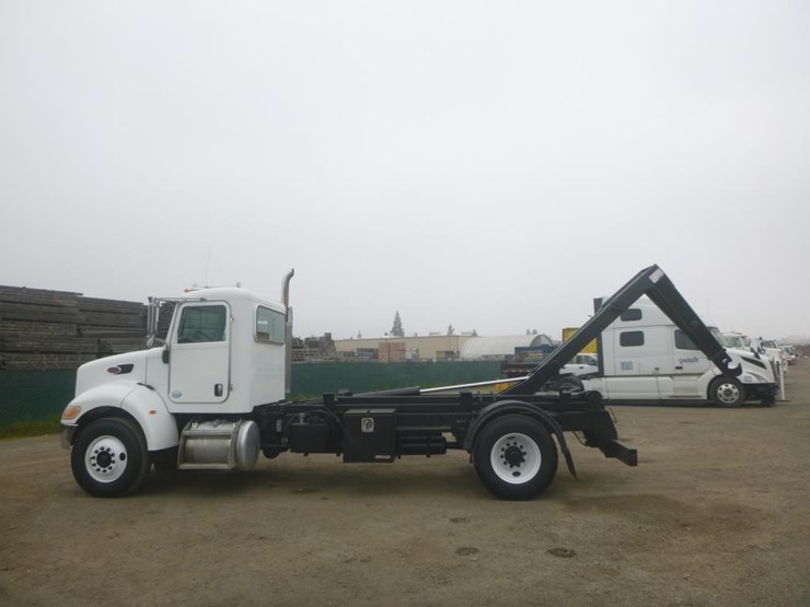 2011-peterbilt-337-image-7