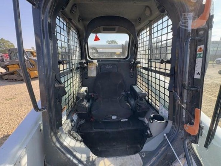 2022-bobcat-t770-image-9