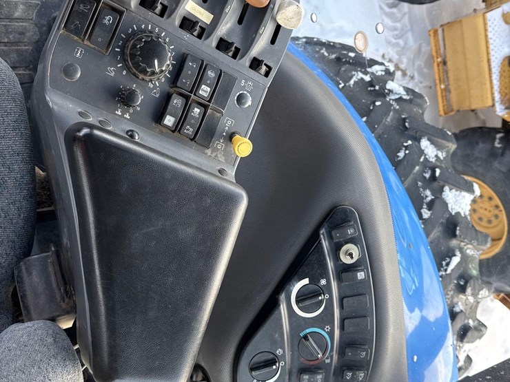 2008-new-holland-t8030-image-18