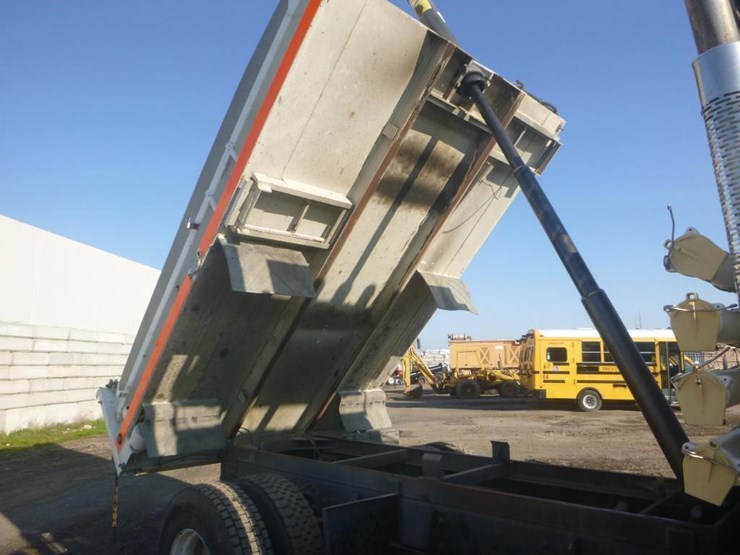 2005-international-durastar-4400-image-10