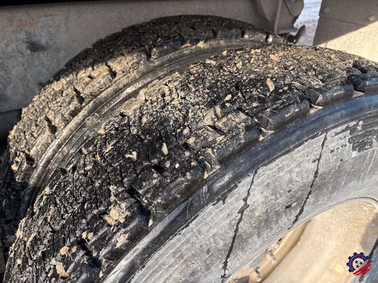 2017-mack-granite-gu713-image-16