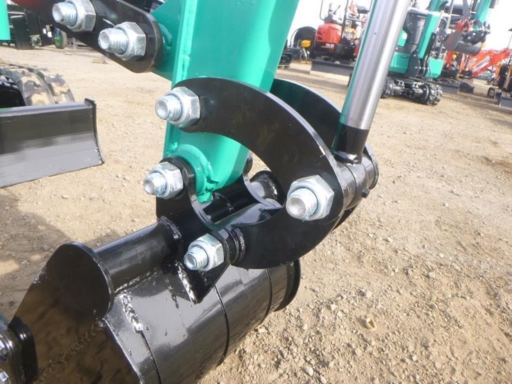 2025-agt-h15r-hydraulic-excavator-image-11