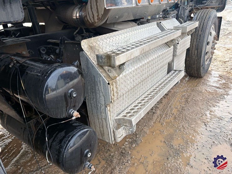 2021-western-star-4900ex-image-36