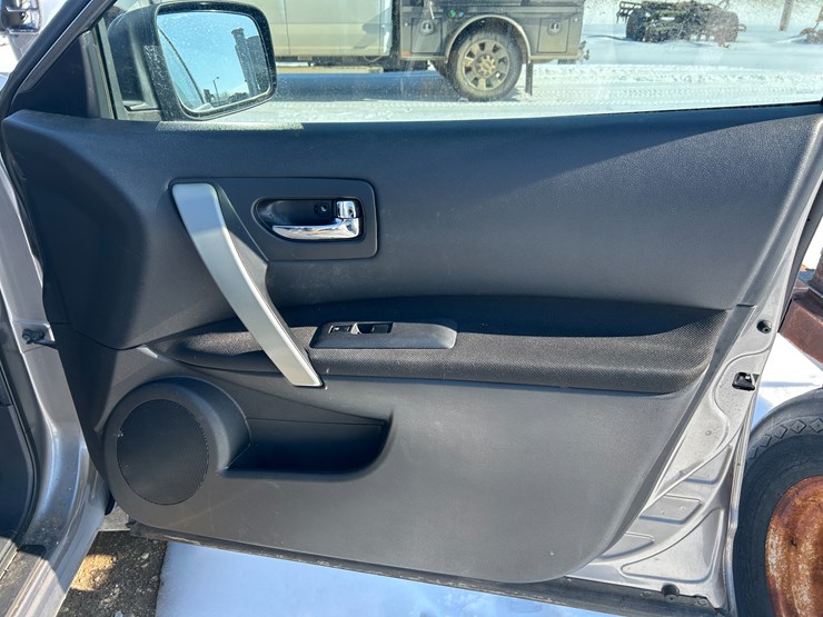 2012-nissan-rogue-image-30