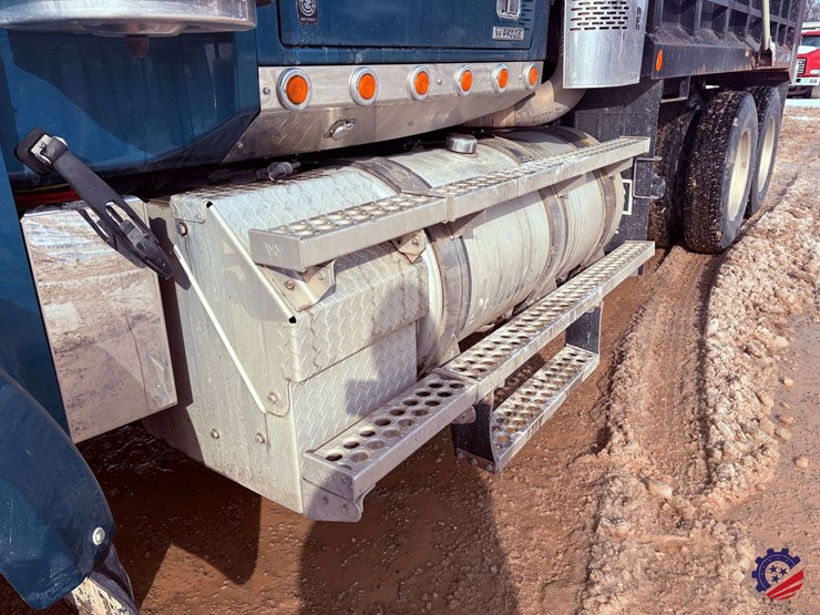 2021-western-star-4900ex-image-7