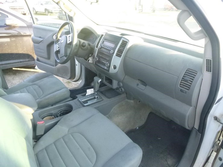 2016-nissan-frontier-image-15