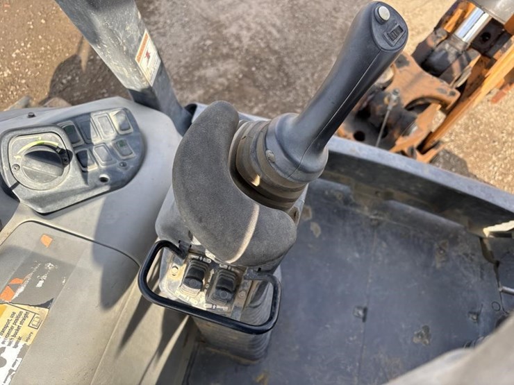 2017-case-580sn-image-18