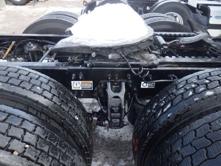 2019-peterbilt-579-image-10