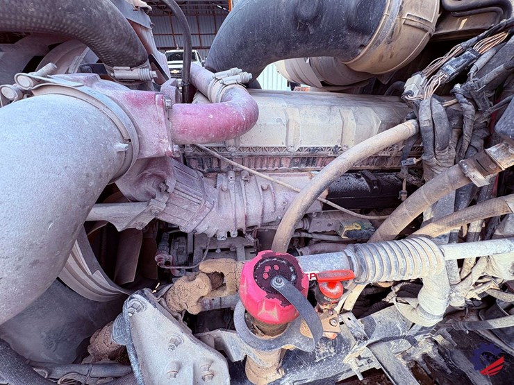 2017-mack-granite-gu713-image-40