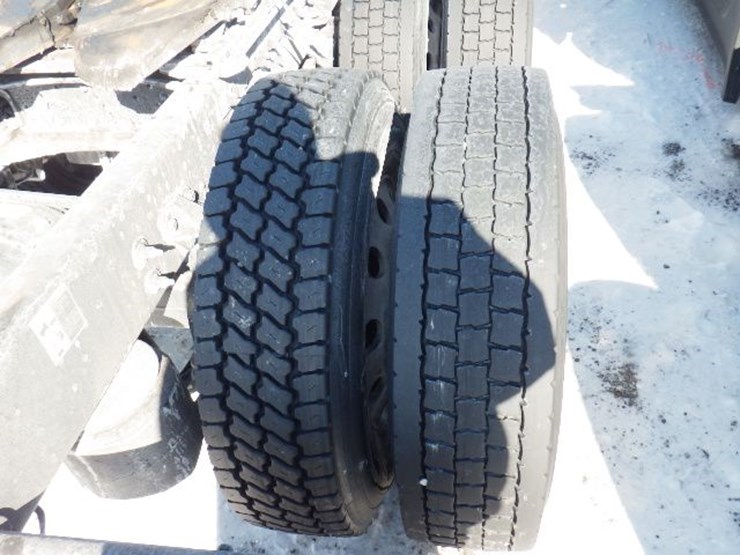 2023-peterbilt-579-image-10