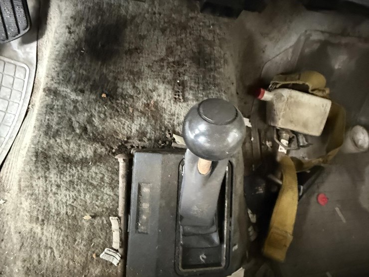 1983-chevrolet-suburban-image-21