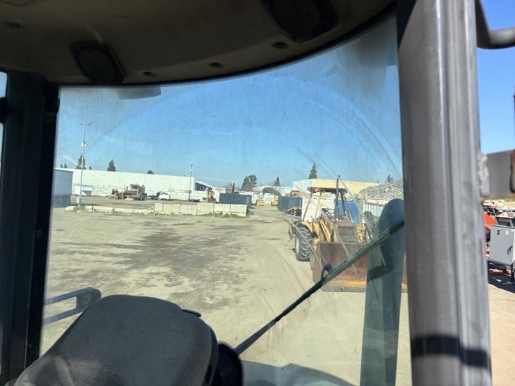 case-d21e-wheel-loader-image-32