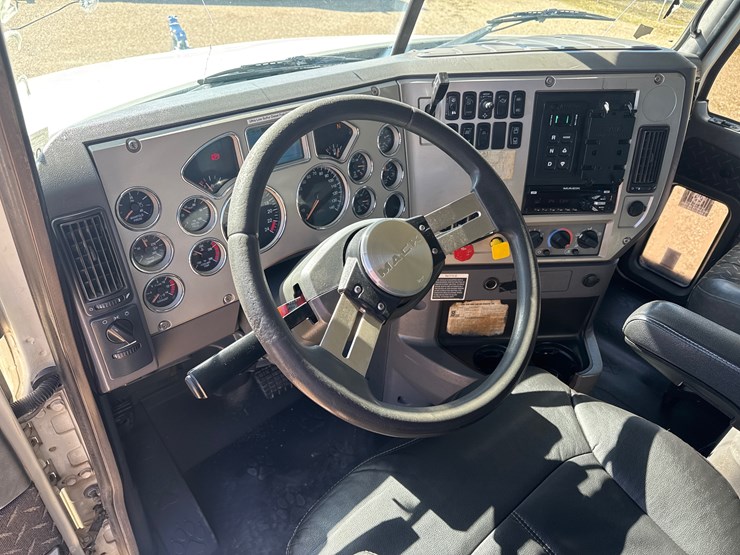 #32642-•-2018-mack-gu713-tri-axle-dump-image-16