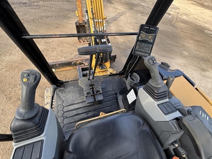 2022-caterpillar-303.5-image-31