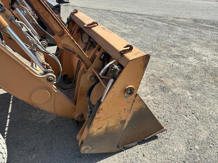 2009-case-570m-xt-image-10