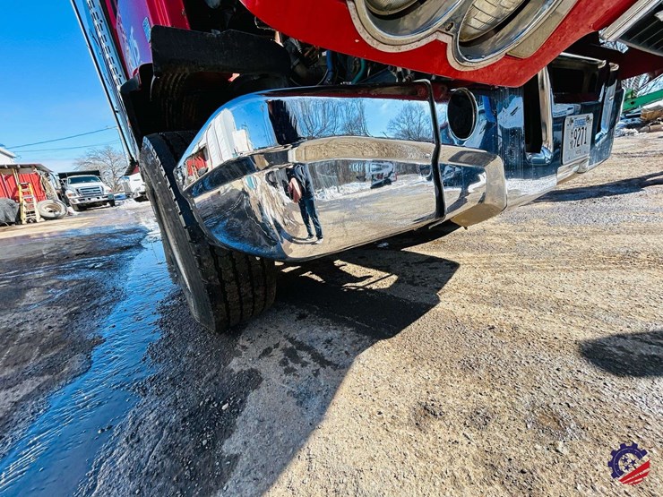 2011-volvo-truck-vhd-tri-axle-dump-truck-image-30