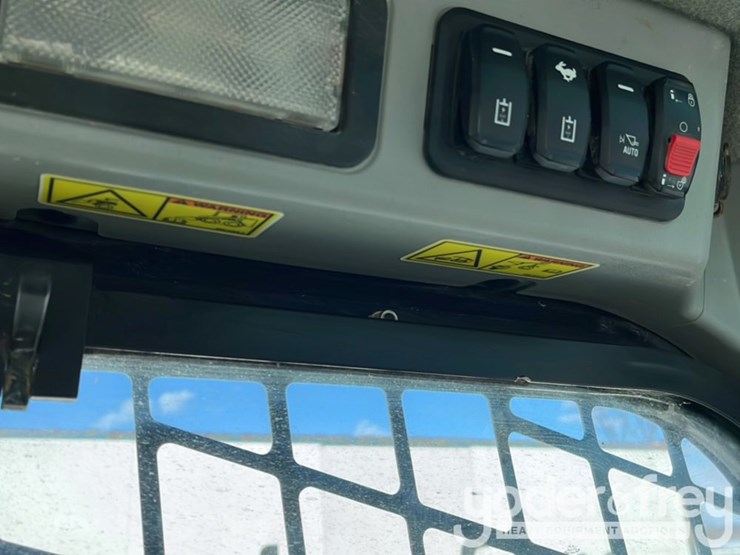 2023-caterpillar-259d3-image-27