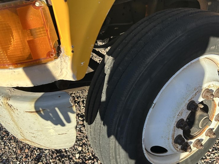 2001-international-4700-image-23