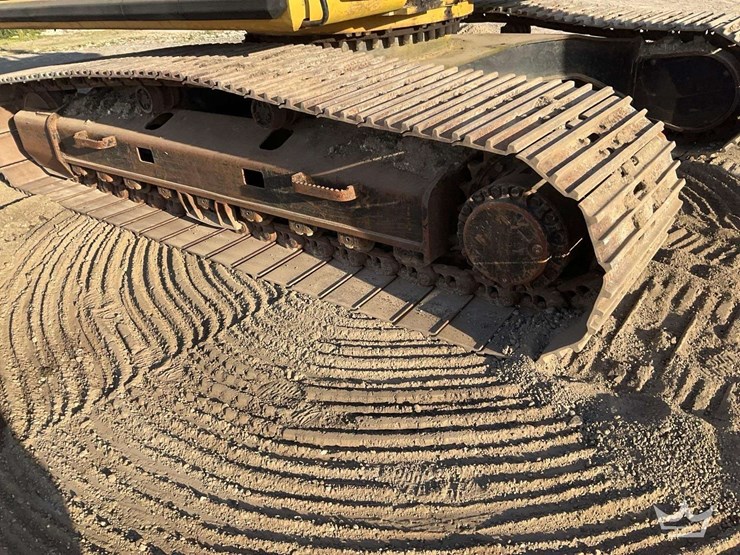 2005-caterpillar-325c-image-18