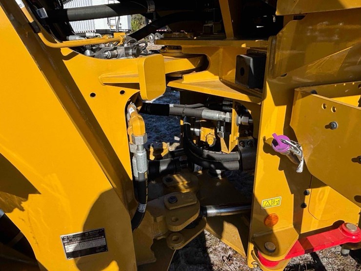 2025-caterpillar-938-image-12