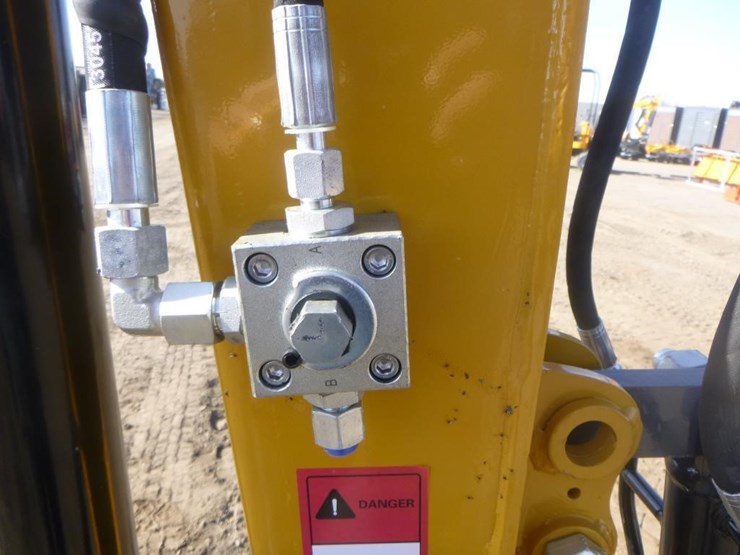 2025-agt-mx50r-hydraulic-excavator-image-14