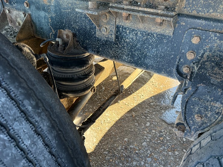 1996-mack-ch613-image-12