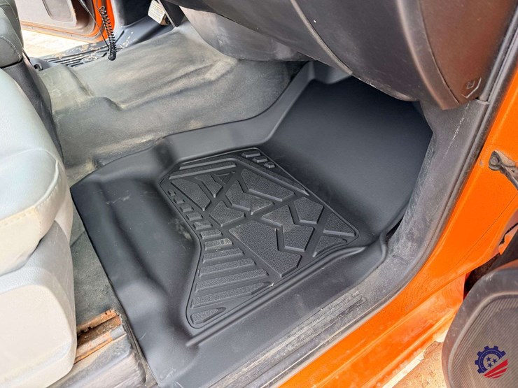 2015-chevrolet-silverado-3500hd-image-44