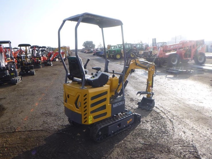 agt-mx12rx-hydraulic-excavator-image-3