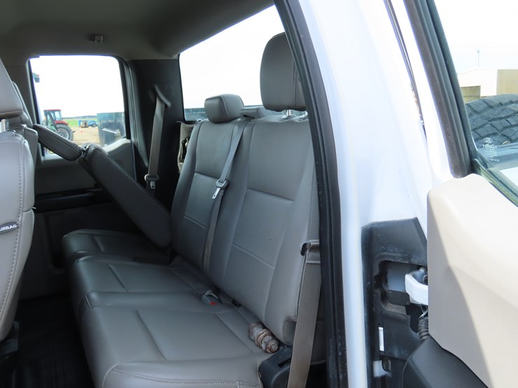 2019-ford-f150-xl-image-11