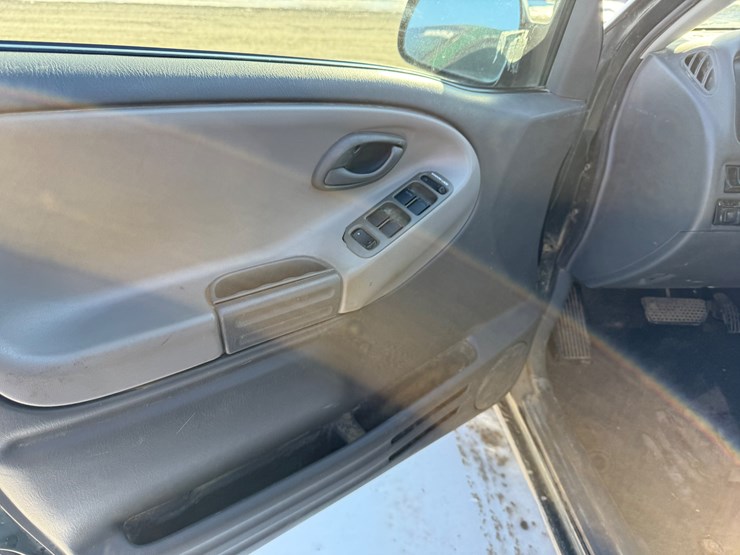 2004-chevrolet-tracker-image-22