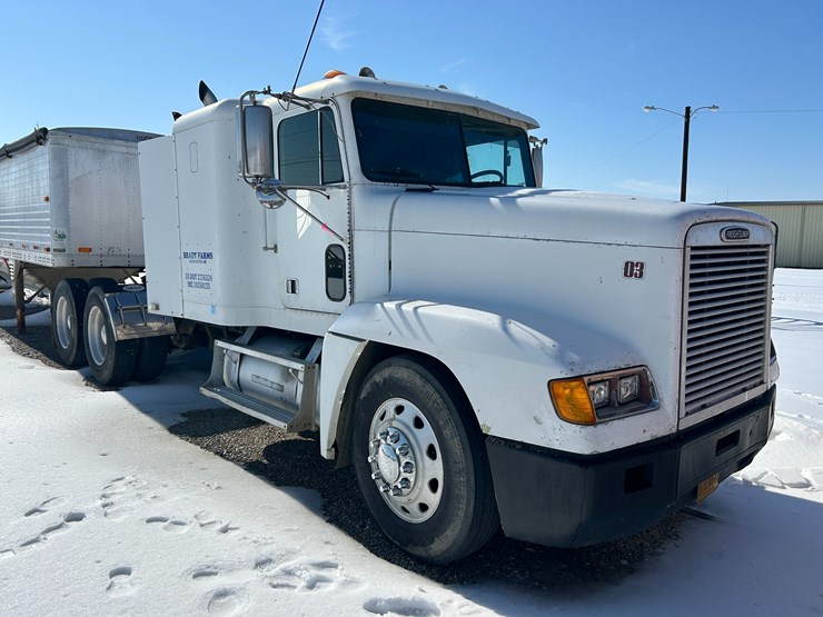 1996-freightliner-fld120-image-2