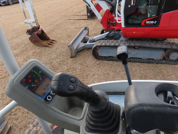 2020-takeuchi-tb225-image-15