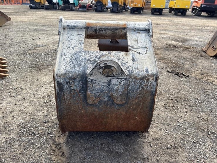 tag-24"-excavator-bucket-w/teeth-image-6